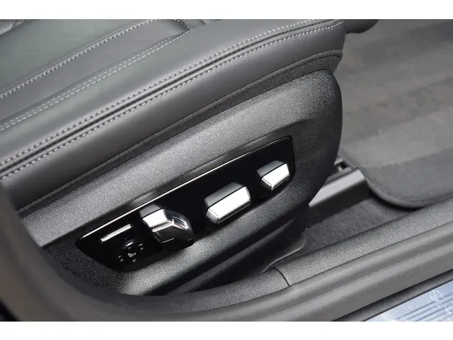 BMW 5 Serie 530i High Executive 2021 Benzine 43