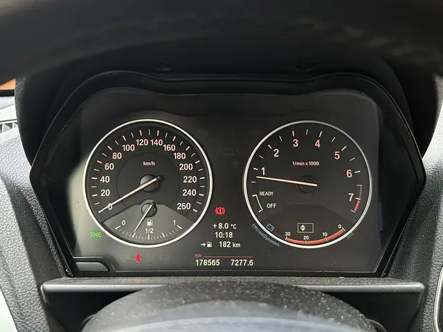 BMW 1 Serie 114i Business+ 2013 Benzine 16