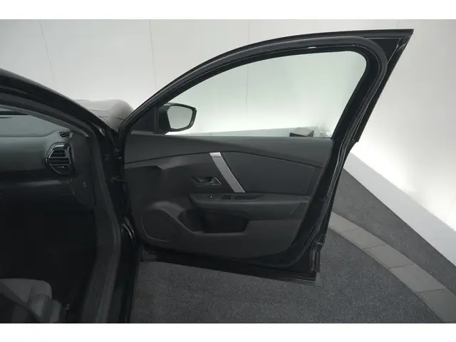 Citroën C4 Puretech 130 EAT8 Shine 2020 Benzine 63