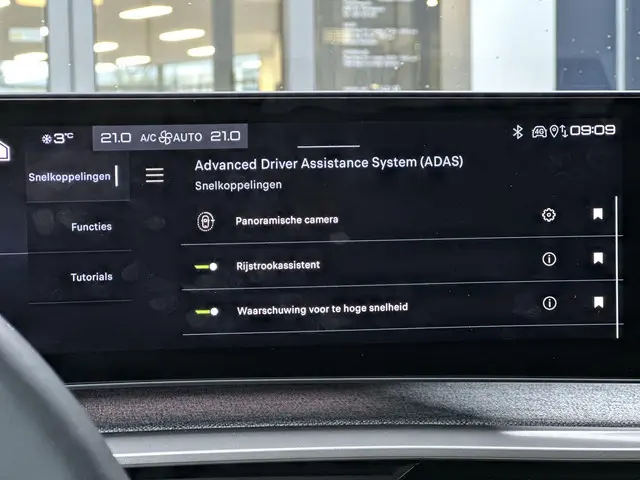 Peugeot e-3008 Allure 210pk 73 kWh 2024 Elektrisch 18