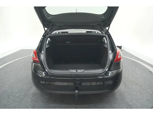 Peugeot 308 PureTech 110 Blue Lease Active 2021 Benzine 57