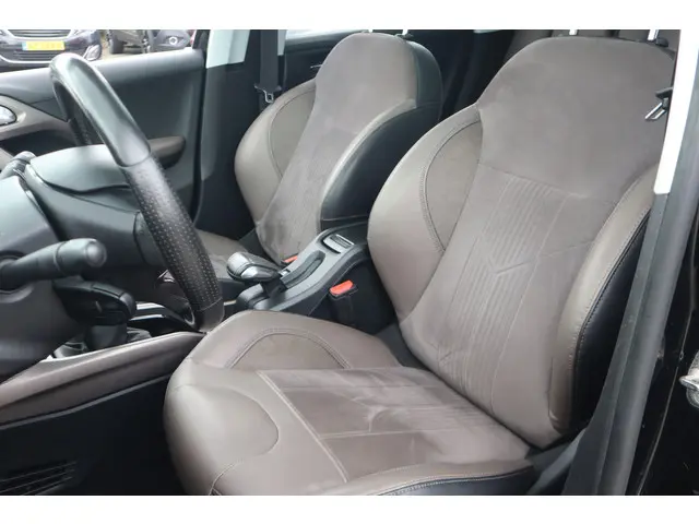 Peugeot 2008 1.6 VTi Féline 2013 Benzine 4
