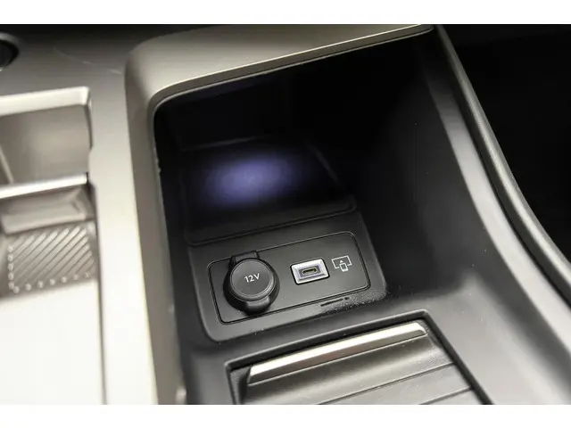 Peugeot 308 SW 1.2T 130pk Automaat Allure 2024 Benzine 31