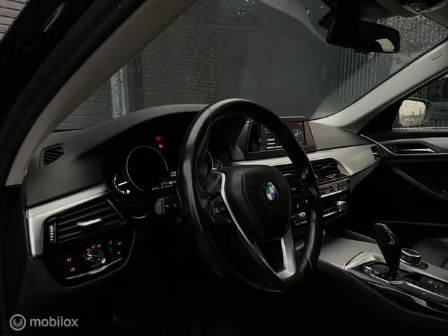 BMW 5 Serie 520i High Executive 2017 Benzine 13