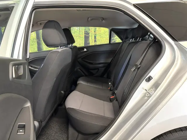 Hyundai i20 1.4 Business Edition 2018 Benzine 29