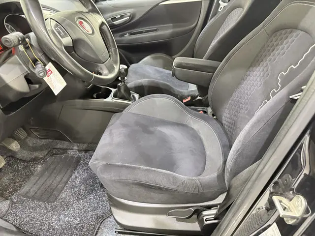Fiat Punto 0.9 TwinAir Turbo 100 Lounge 2015 Benzine 31