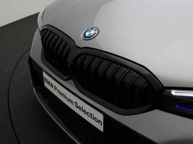 BMW 3 Serie Sedan 320e 2025 Hybride Benzine 6