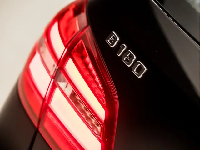Mercedes-Benz B-Klasse 180 Ambition Sport 2017 Benzine 28