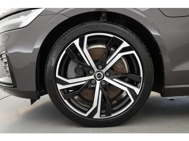 Volvo V60 T6 Recharge Plus Dark 2023 Hybride Benzine 35