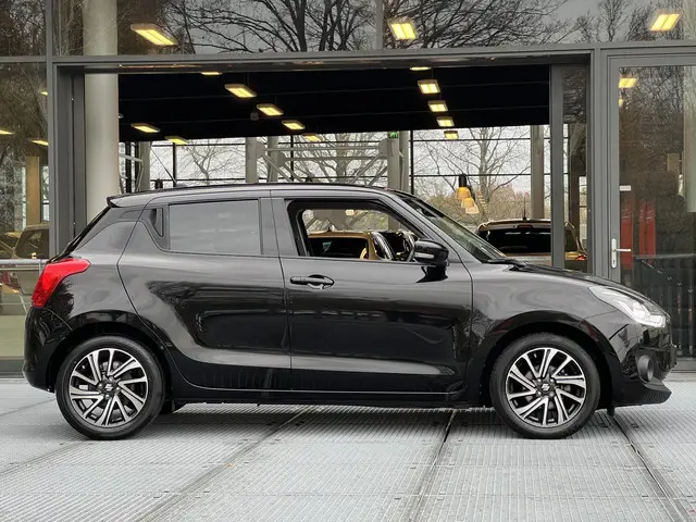 Suzuki Swift 1.2 Style Smart Hybrid 2022 Benzine 17