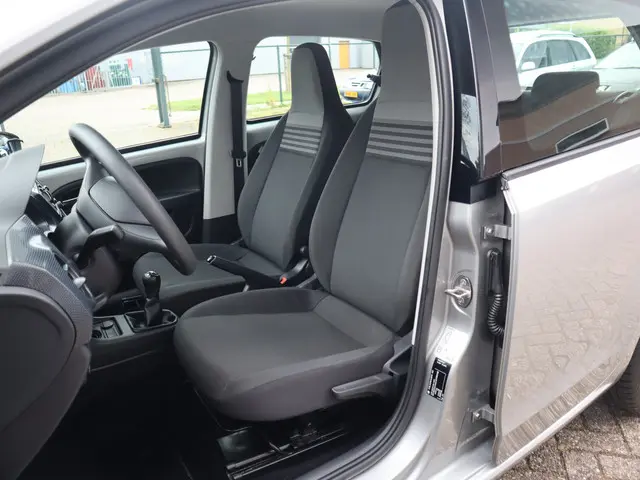 Volkswagen up! 1.0 BMT move up! 2018 Benzine 6