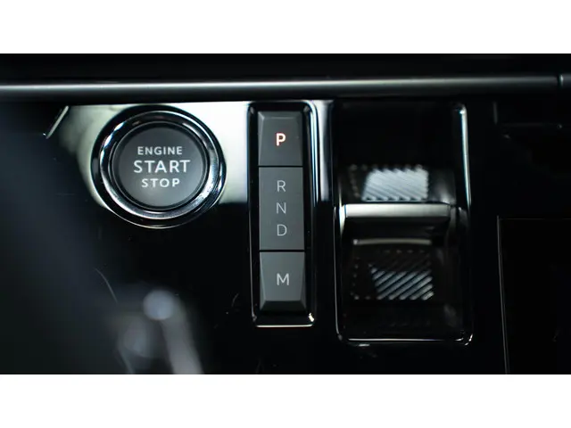 Peugeot 5008 1.2 PureTech Allure 2024 Benzine 31