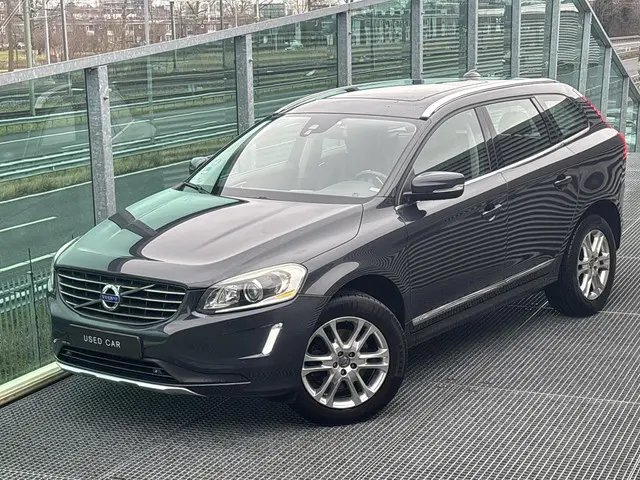Volvo XC60 2.0 T5 FWD Summum 2014 Benzine 8