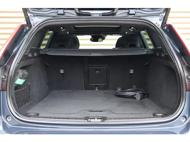 Volvo V60 T6 Recharge AWD R-Design 2022 Hybride Benzine 14