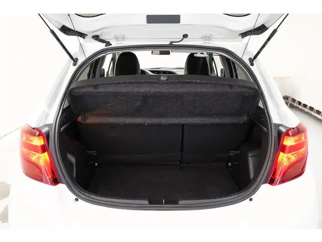 Toyota Yaris 1.3 VVT-i[5-Deurs Leder Navi] 2016 Benzine 30