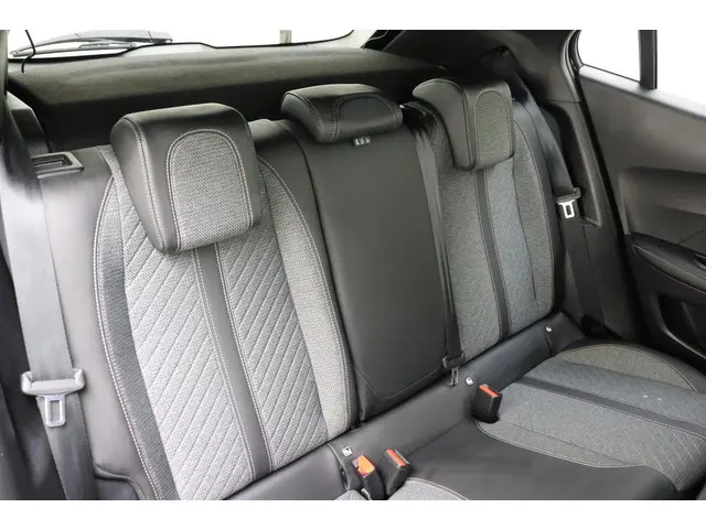 Peugeot 2008 1.2 Hybrid 136 Allure 2024 Hybride Benzine 15