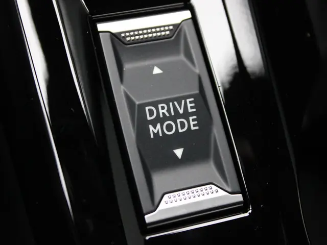 Peugeot 2008 1.2 Hybrid 145 Allure 2026 Hybride Benzine 32