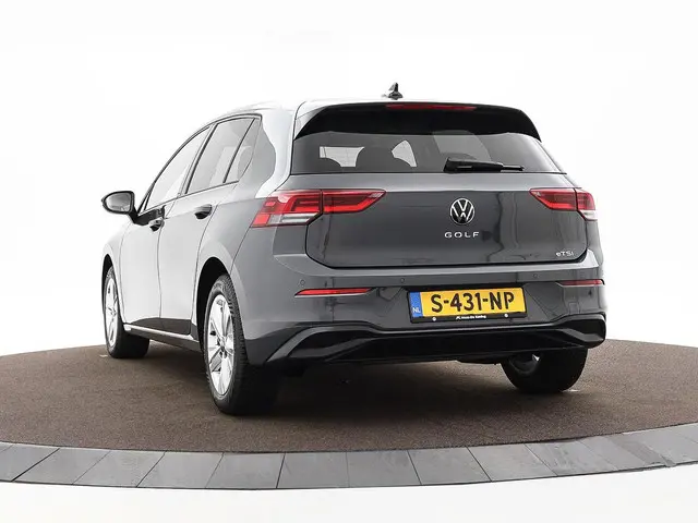Volkswagen Golf 1.0 eTSI 110PK DSG Life 2023 Benzine 24