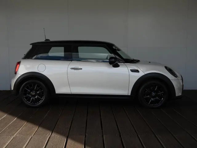 MINI 3-Deurs Cooper Aut. 2023 Benzine 4