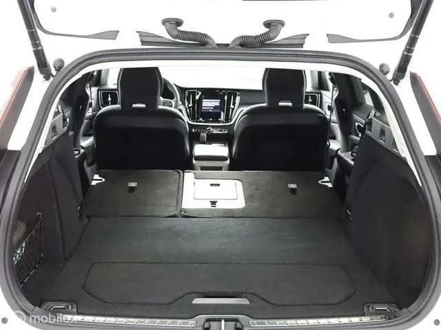 Volvo V60 2.0 B3 Essential| Camera | Trekhaak 2023 Benzine 56