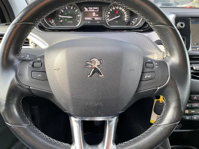 Peugeot 208 1.2 PureTech Allure 2018 Benzine 21