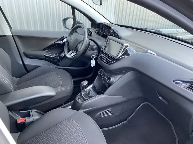 Peugeot 208 1.2 PureTech Blue Lease Active 2018 Benzine 16