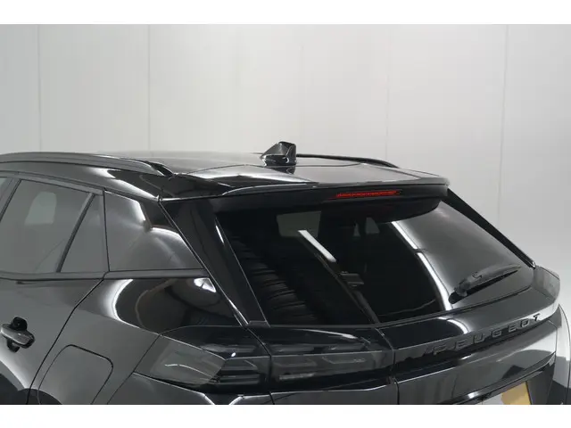 Peugeot 2008 1.2 Hybrid 145 Allure 2025 Hybride Benzine 26