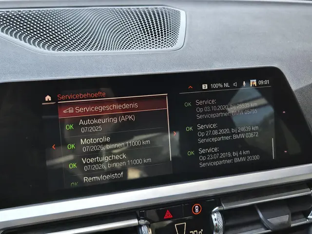 BMW 3 Serie 320i Executive Edition 2019 Benzine 17