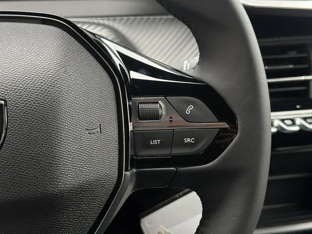 Peugeot 2008 1.2 PureTech 100 Style 2025 Benzine 23
