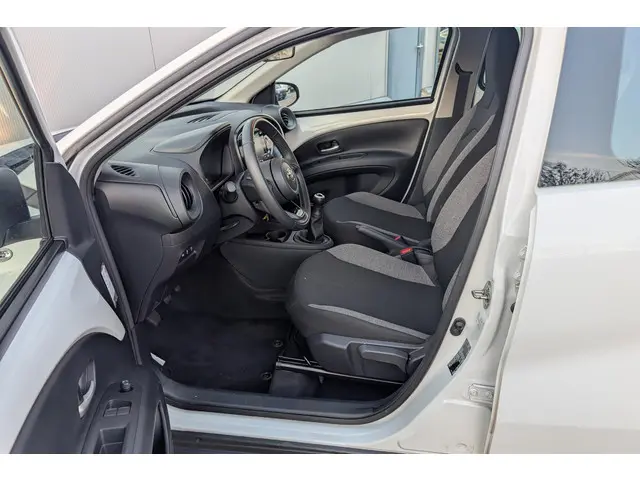 Toyota Aygo X 1.0 VVT-i MT Play 2024 Benzine 16