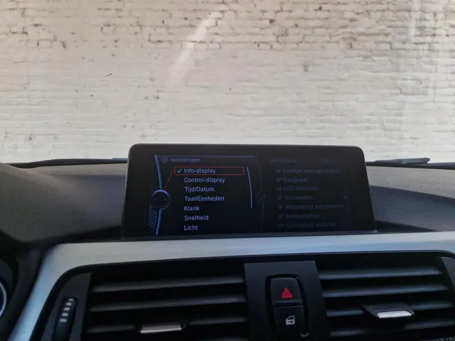 BMW 3 Serie 328i Executive 2012 Benzine 42