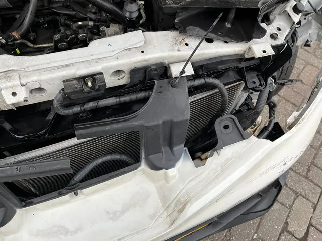 Nissan QASHQAI 1.2 Tekna - Front Schade - BPM 2014 Benzine 30