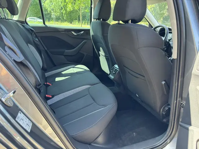 Škoda Kamiq 1.0 TSI Selection DSG 110 pK 2024 Benzine 6