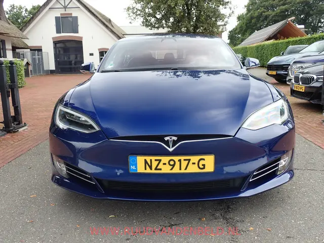 Tesla Model S 2