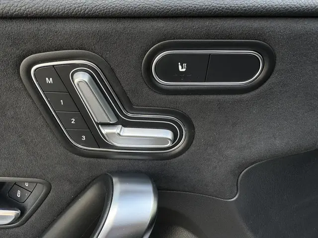 Mercedes-Benz A-Klasse 180 AMG Aut 2020 Benzine 17