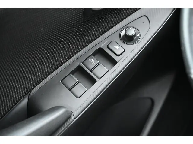 Mazda 2 Skyactiv-G 75 6MT Comfort 2021 Benzine 14