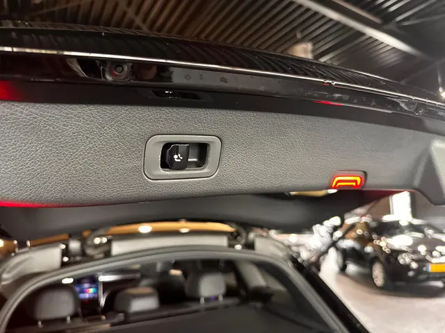 Mercedes-Benz GLC 200 4MATIC AMG Line 2023 Benzine 31