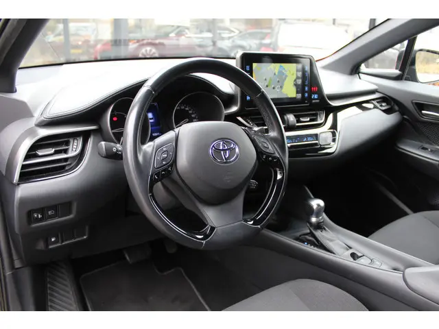 Toyota C-HR 2
