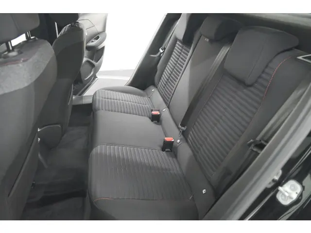 Peugeot 2008 PureTech 130 Active Pack 2023 Benzine 29