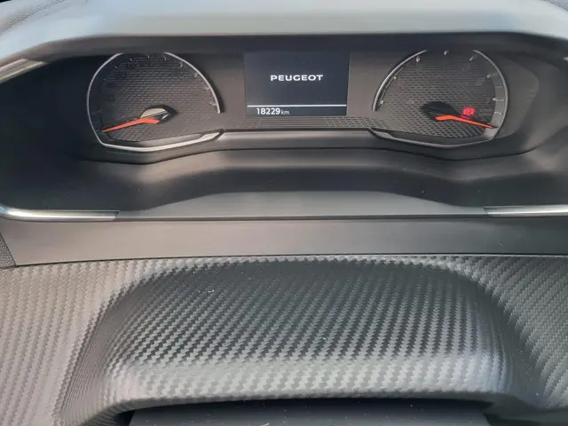 Peugeot 2008 1.2 PureTech Allure 2023 Benzine 8