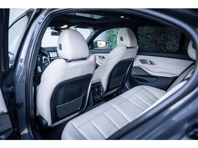 BMW 3 Serie 330i M-Sport 2019 Benzine 54