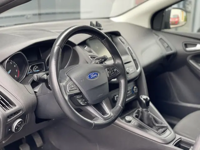 Ford Focus Wagon 1.0 Trend Edition 2015 Benzine 10