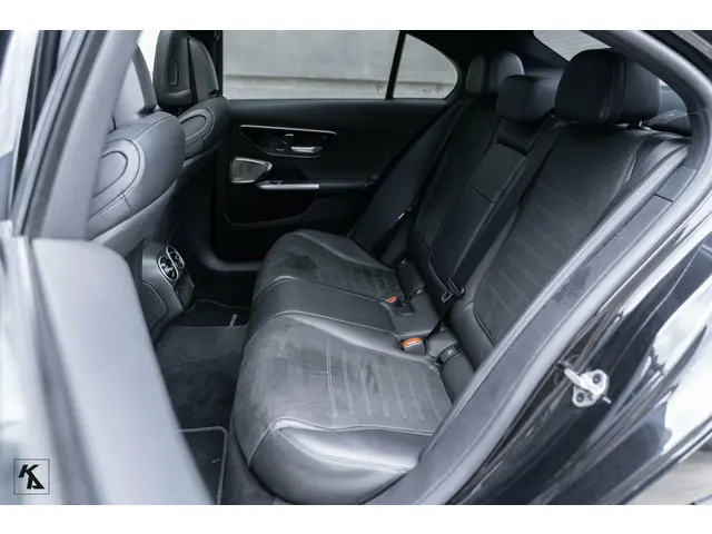 Mercedes-Benz C-Klasse 300 AMG Line 2021 Benzine 54