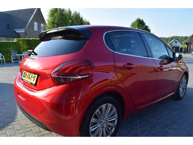 Peugeot 208 1.2 PureTech Allure panoramadak 2019 Benzine 3