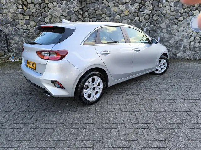 Kia Ceed 1.0 T-GDi DynamicLine 2023 Benzine 22