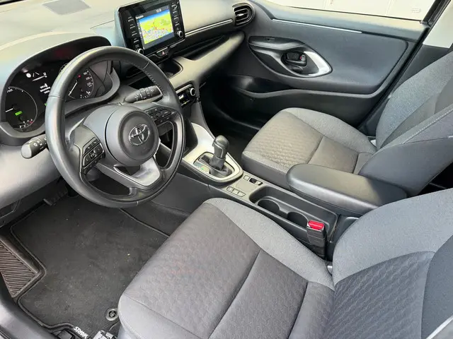 Toyota Yaris 1.5 Hybrid Active 2022 Hybride Benzine 24