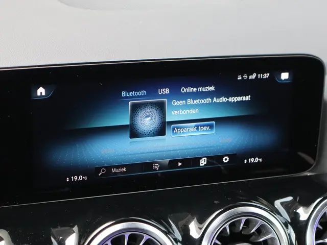 Mercedes-Benz GLA 250 e AMG Line 2022 Hybride Benzine 25