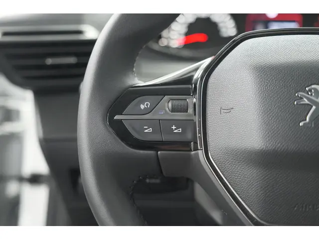 Peugeot 208 PureTech 100 Allure Pack 2023 Benzine 28