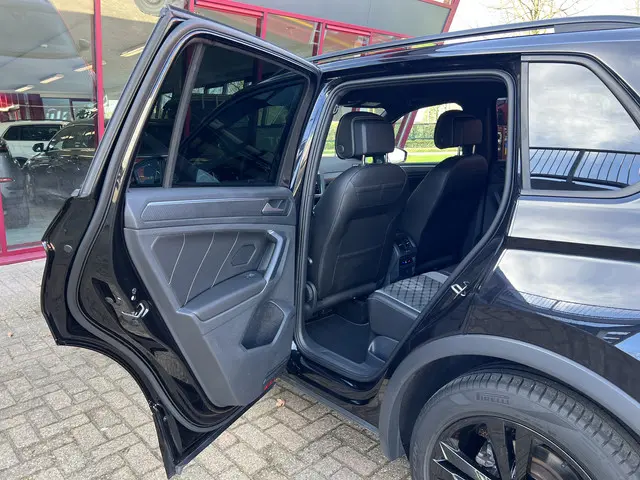 Volkswagen Tiguan 1.5 TSI R-Line Business+ 2023 Benzine 18