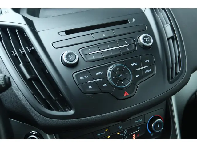 Ford Kuga 1.5 TITANIUM 2018 Benzine 25